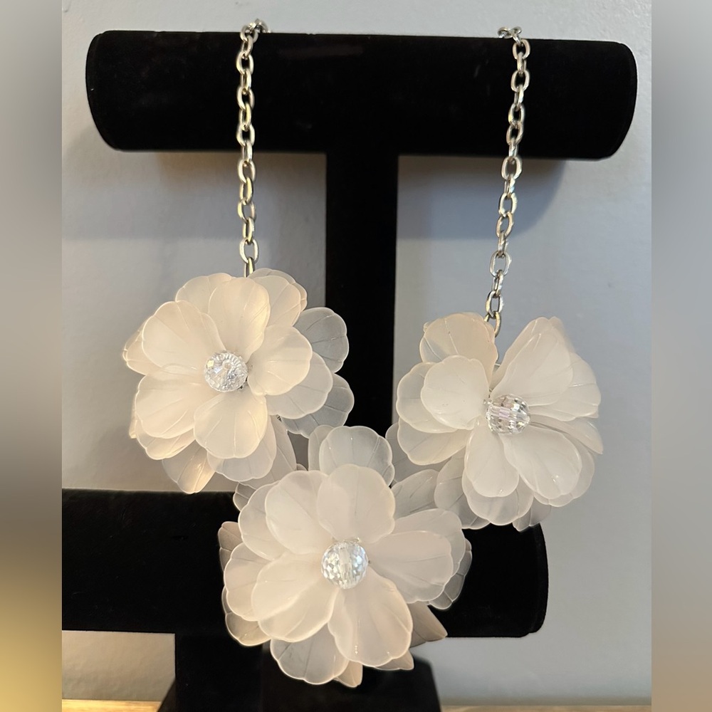 Van Heusen silver necklace